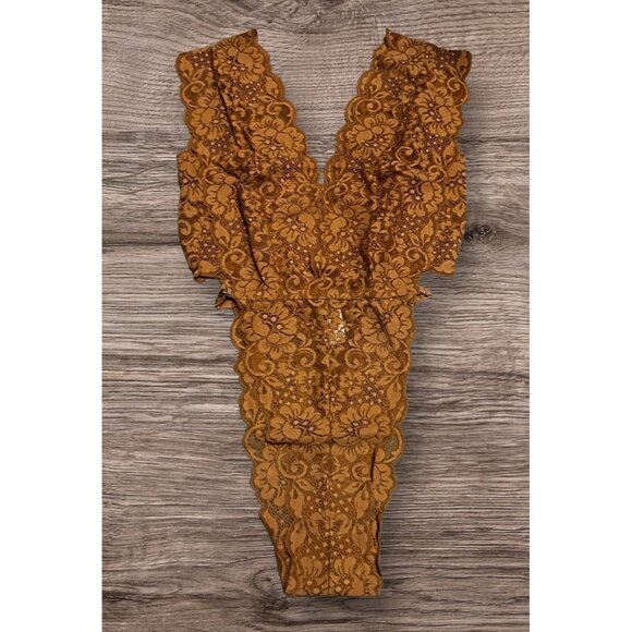 Free People We Are HAH Cut To The Chase Bodysuit Sz Small Womens Brown Lace Ling - Picture 2 of 13